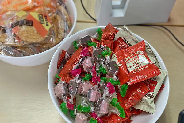 写真：ワークショップで用意されたお菓子。あまいのとしょっぱいのを用意。