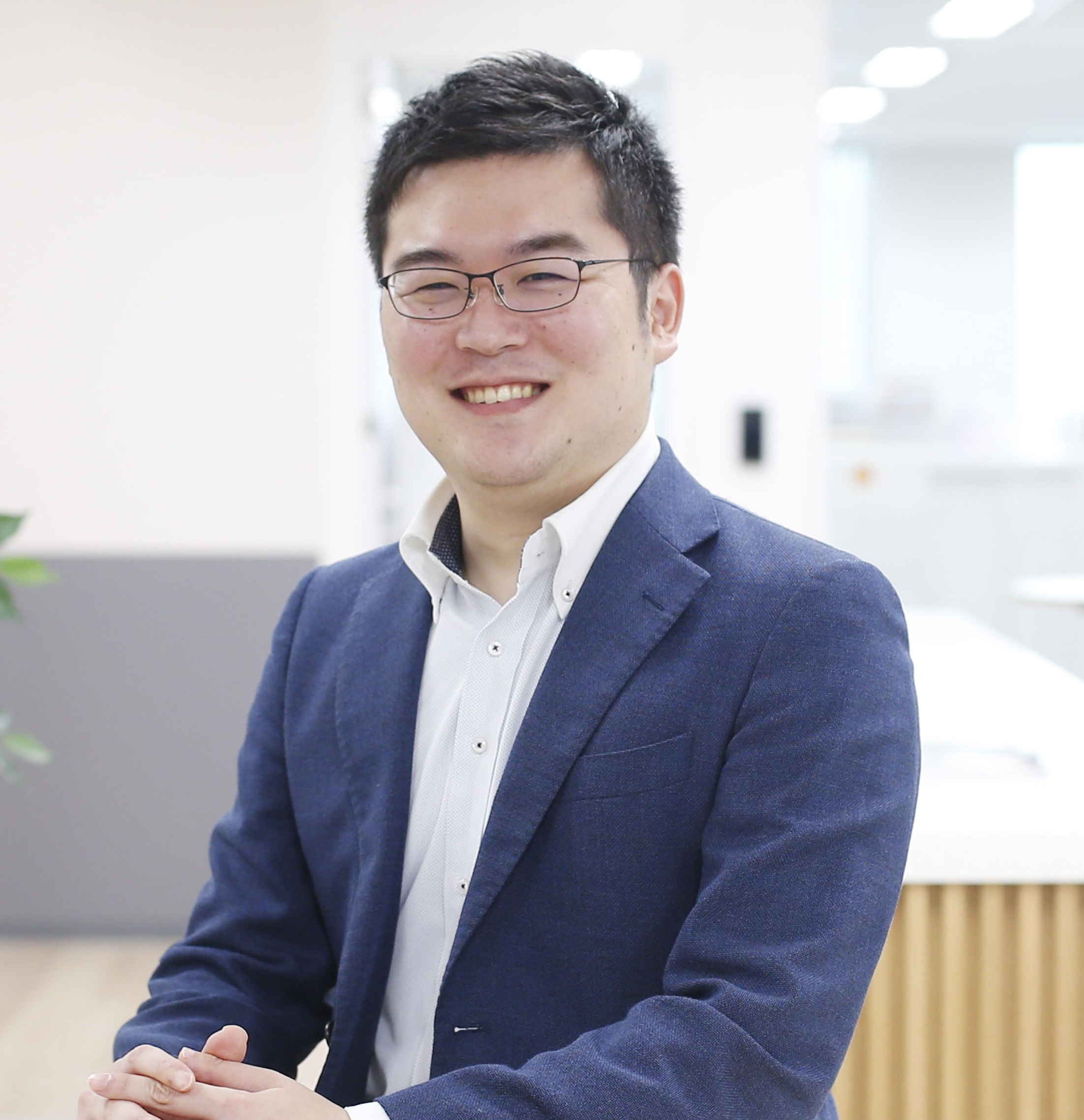写真：シナジーマーケティング株式会社　金融ソリューション事業部 ビジネス開発グループ　前岡 大輝 氏